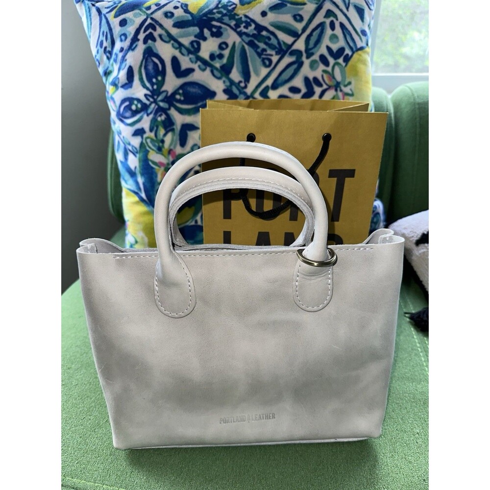 Portland Leather Goods Raindrop Crossbody Tote Beluga (white/gray) Zipper close